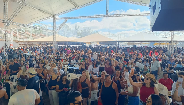 Queima do Alho 2026 reúne grande público e reforça tradição solidária na Expominas