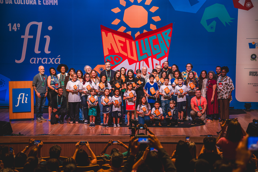 Estudantes são premiados no 14º Fliaraxá em manhã marcada por emoção e homenagens em Araxá