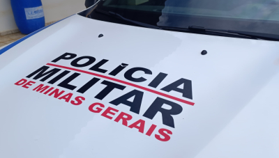 Motorista perde controle do carro e invade empresa no bairro Santa Terezinha em Araxá