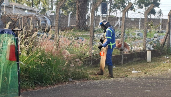 Serviços de limpeza, tapa-buracos e manutenção rural seguem em vários pontos de Araxá nesta sexta-feira (29)
