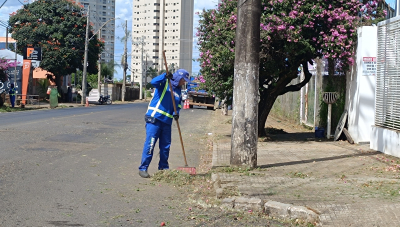Serviços de limpeza, tapa-buracos e manutenção rural avançam em diferentes regiões de Araxá nesta quarta-feira (10)