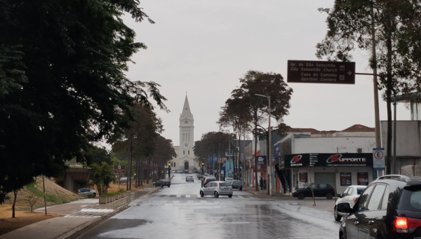 Manhãs frias e possibilidade de chuva: Veja como fica o tempo em Araxá