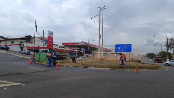 Serviços de limpeza, iluminação e manutenção atendem bairros, praças e estradas nesta quinta-feira em Araxá