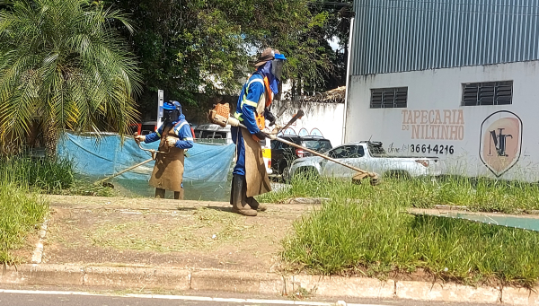 Serviços de capina, iluminação e manutenção atendem bairros urbanos e estradas rurais nesta quarta-feira em Araxá