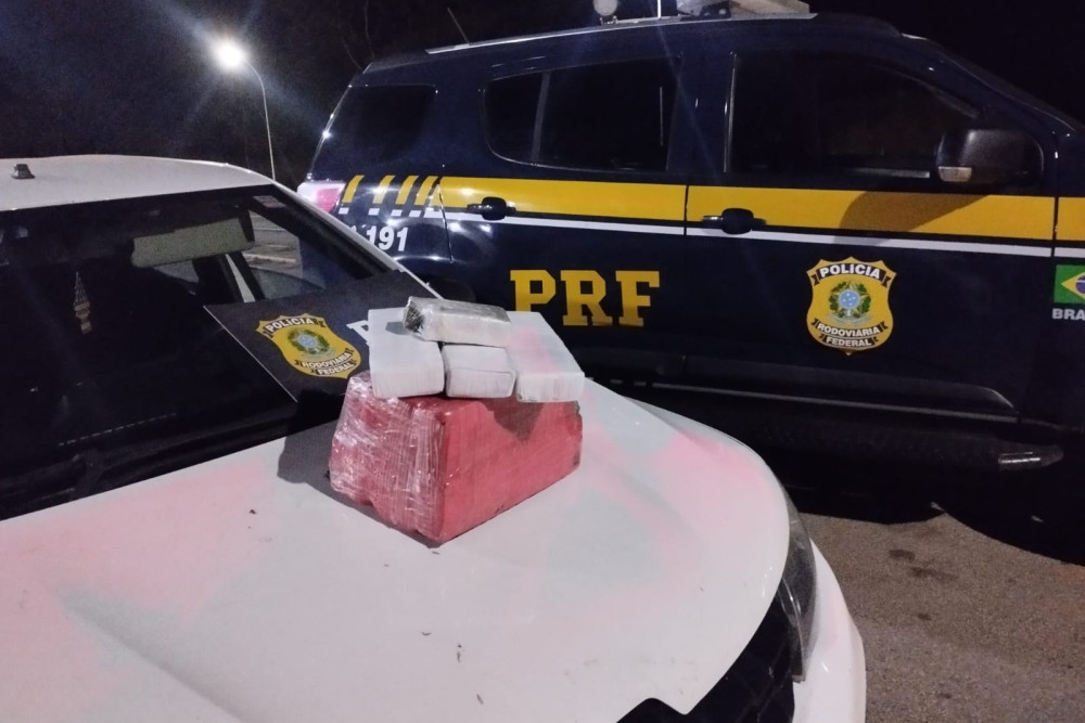 PRF apreende 11 quilos de maconha durante fiscalização na BR-262 em Araxá