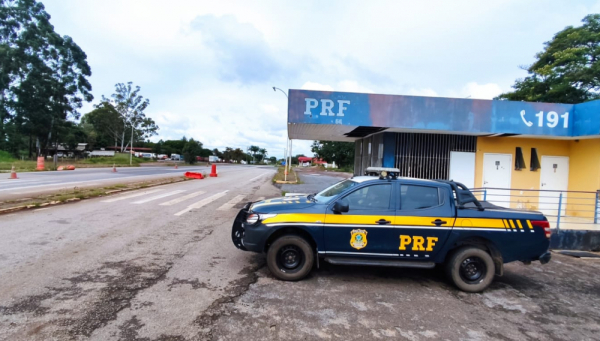 Criminosos invadem praça de pedágio, rendem funcionários e fogem sem levar dinheiro na BR-262, em Campos Altos