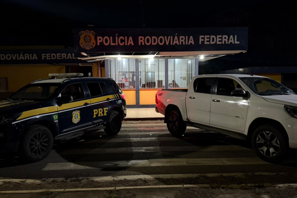PRF recupera caminhonete furtada durante fiscalização na BR-262, em Araxá