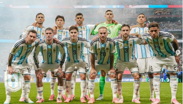 Argentina reage no fim, vence o Egito e avança às quartas de final da Copa do Mundo