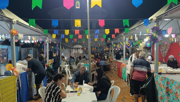 Arraiá da Cidinha segue até domingo (12) com programação religiosa, shows e comidas típicas em Araxá