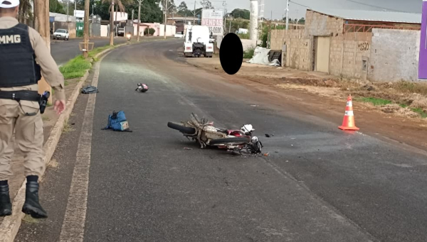 Motociclista morre após colisão com caminhão na avenida do Comboio, em Araxá
