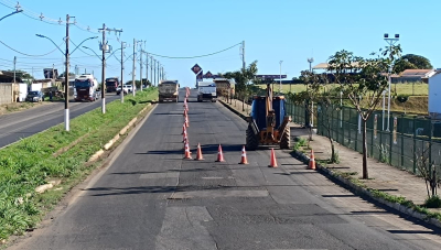 Revitalização da avenida do Comboio em Araxá avança com obras no pavimento