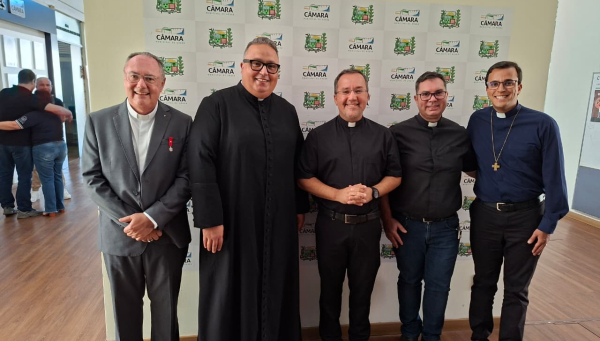 Vocação e fé: Homenagem destaca vocação sacerdotal e trabalho dos padres em Araxá