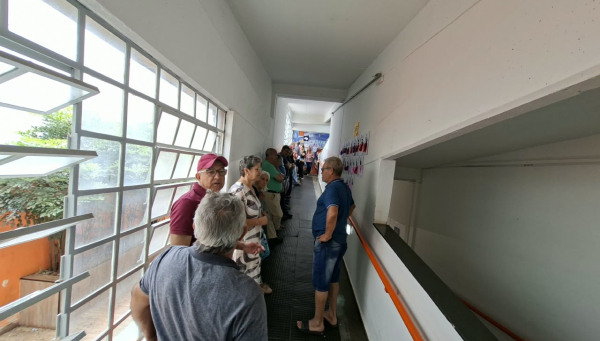 Votação não termina enquanto houver eleitores na fila, esclarece juiz eleitoral
